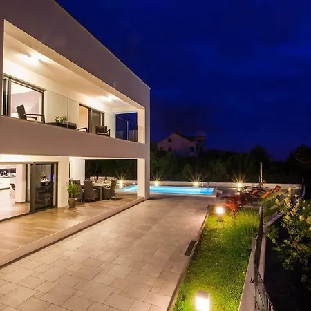 Rina - Luxury Villa
