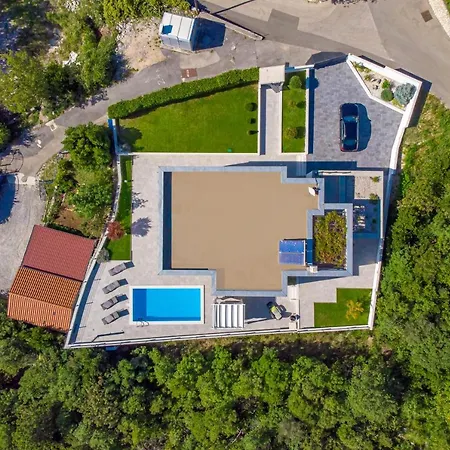 Rina - Luxury Villa *